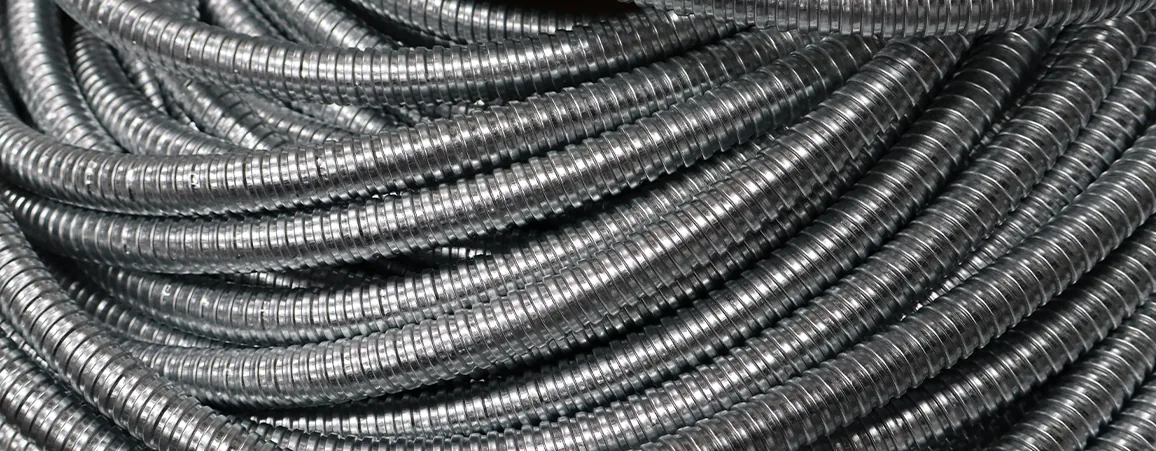 Camiones y estructuras metálicas